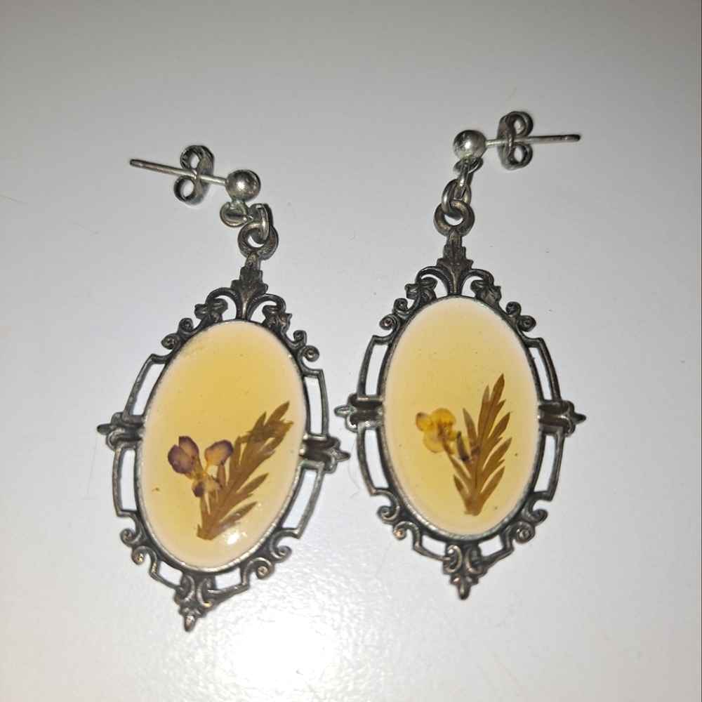 Vintage pressed flower dangle charm earrings cameo round costume party travel